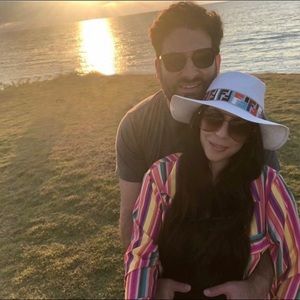 hat with logo ribbon